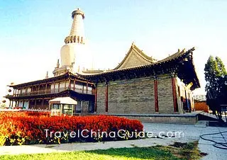 Courtyard of Giant Buddha Temple