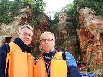 Our Guests visit Giant Buddha, Leshan