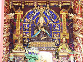 Tsong-kha-pa Statue