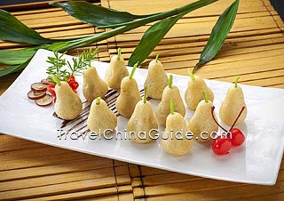 Pear-shaped Dessert Made of Glutinous Rice and Sliced Pear 