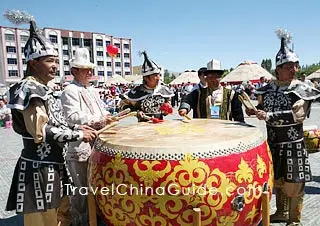 Beating the drum, Manas