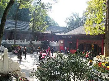Main Hall of Lingyun Temple