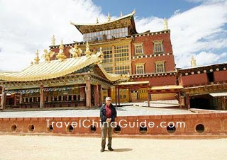 Songzanlin, the biggest Tibetan monastery in Yunnan