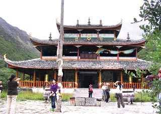 Huanglong Middle Temple 