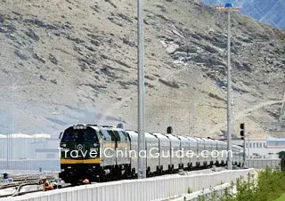 A train running to Urumqi