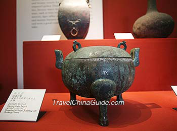 Bronze Tripod, Xianyang Museum 
