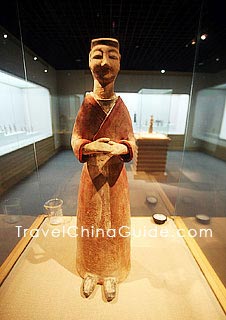 Male Standing Figurine, Xuzhou Museum 