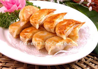 Pan-fried dumplings, festival food of Han people 