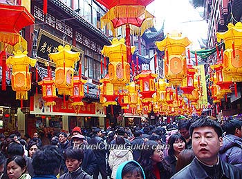 Yuyuan Bazaar during Spring Festival