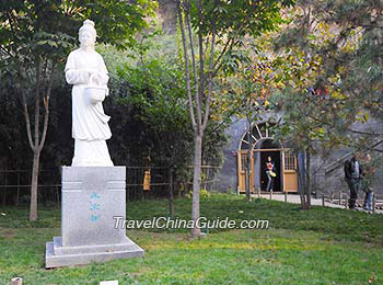 Statue of Wang Baochuan