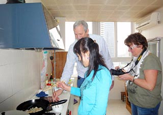 Mr. Roald Magne Hvidsten & Ms. Astrid Johanna Lund Learn to Cook Chinese Food