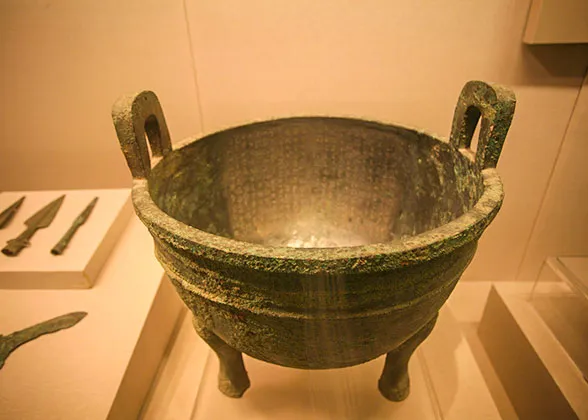 Bronze Tripod with Inscriptions “Duo You”