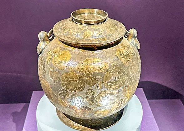 Sliver Jar with a Loop Handle and Gilt Parrots