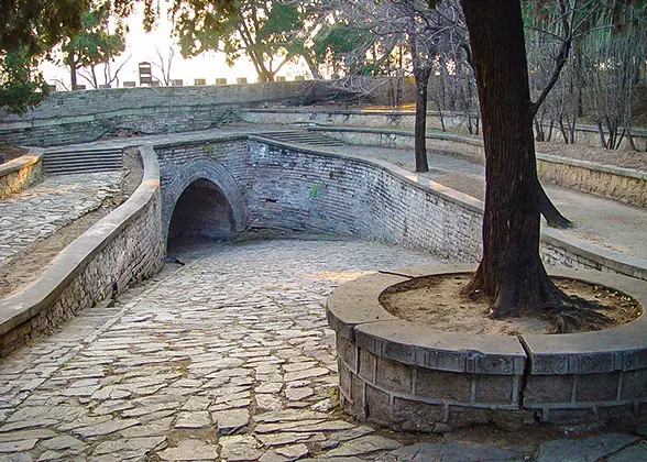 Way to Dingling Underground Palace