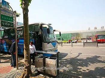 Airport Line 5 near Shanghai Railway Station