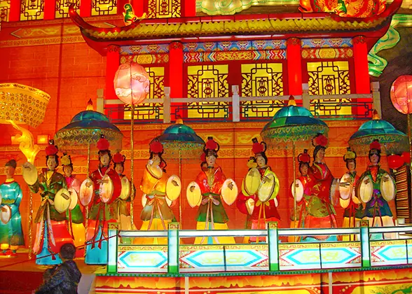 Multi-colored lanterns with the shape of dragon