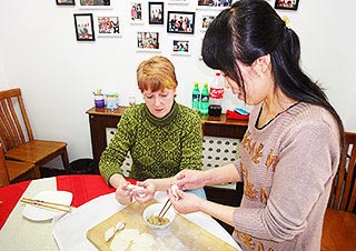 Ms. Leona Learn to Make Dumplings