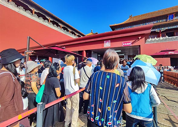 Long Lines at Popular Attractions