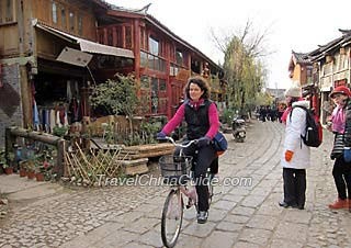 Cycle in Lijiang