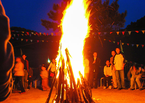 A Bonfire Party in Kangxi Grassland