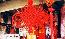 How to Decorate for Chinese New Year – 5 Old Vs. 5 Modern Decorations