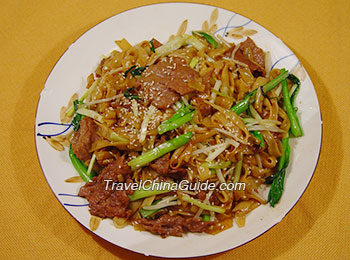 Stir-fried Rice Noodles with Beef