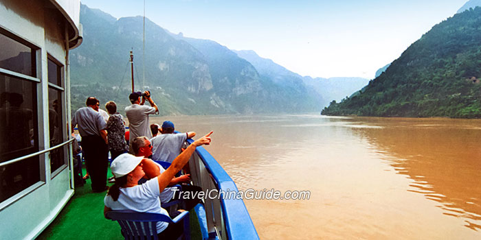 Three Gorges Scenery on Yangtze River Cruise