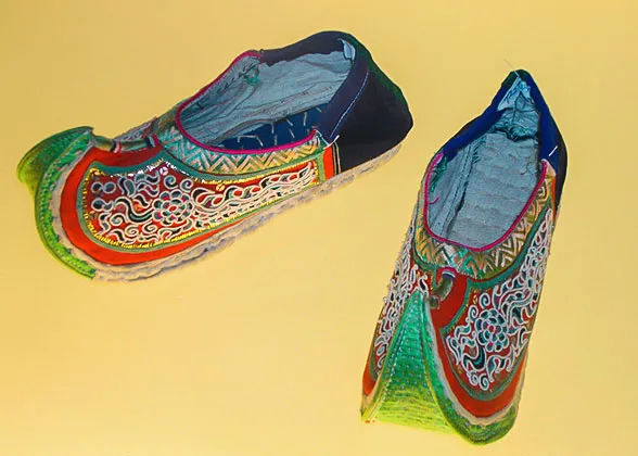 Shoes with Upturned Toe