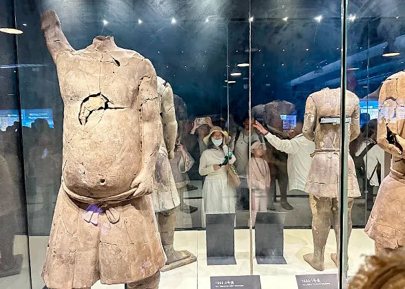 Acrobatics Figure Unearthed from Pit K9901