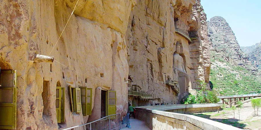 Bingling Temple in Autumn