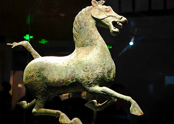 Galloping Horse's Hoof Stepped on a Flying Swallow