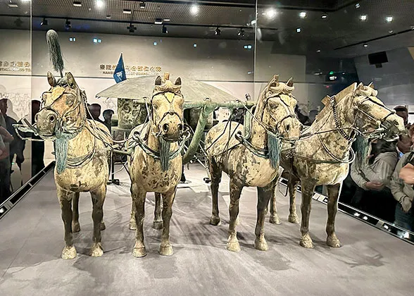 Life-like Bronze Chariots and Horses