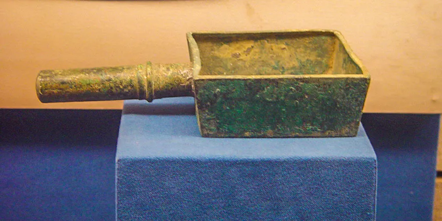 Bronze Square Measure