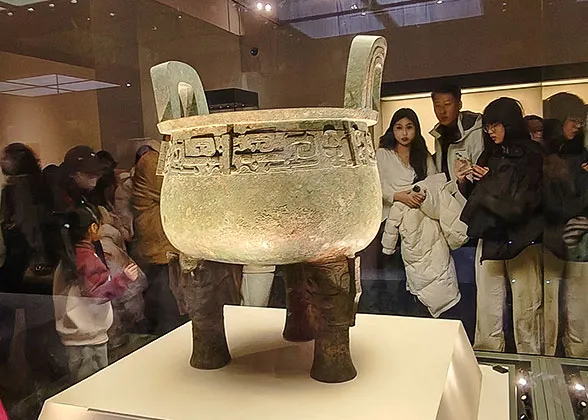 Bronze Tripod, National Museum