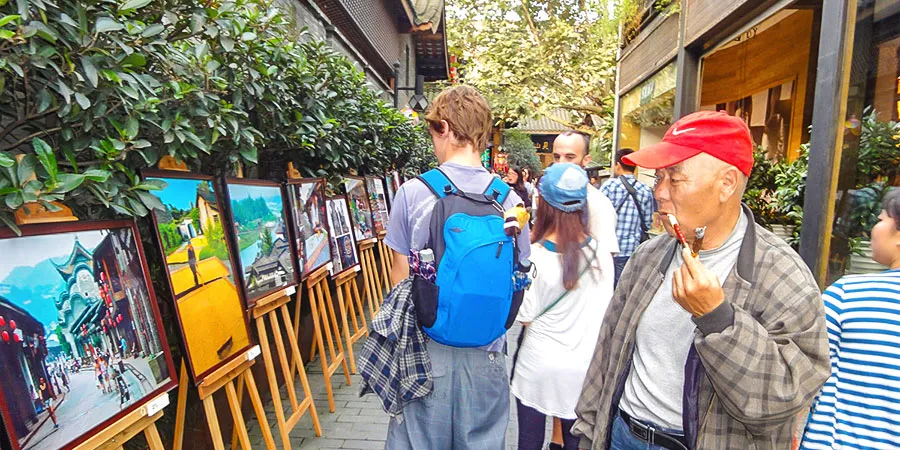 Wide and Narrow Alley