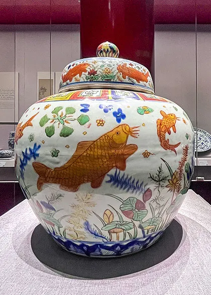 Color-glazed Fish Pattern Vase