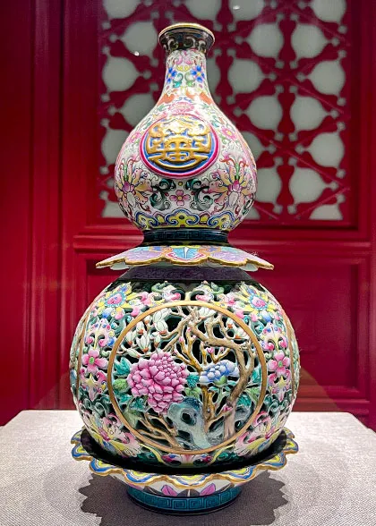 Gourd & Flora Rotating Vase