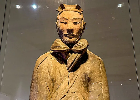 Civil Official Figure with Single Eyelids