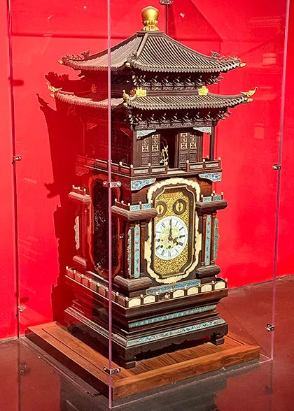 Rosewood & Enamel Pavilion Cock