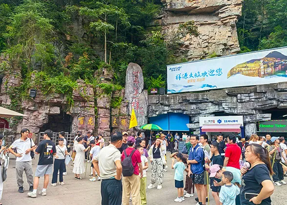 Crowded Zhangjiajie
