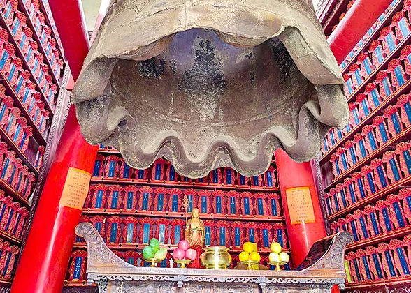 Bell in Da Ci'en Temple