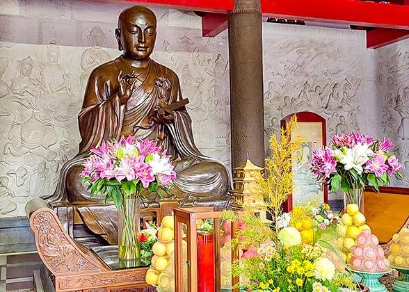Statue of Xuanzang