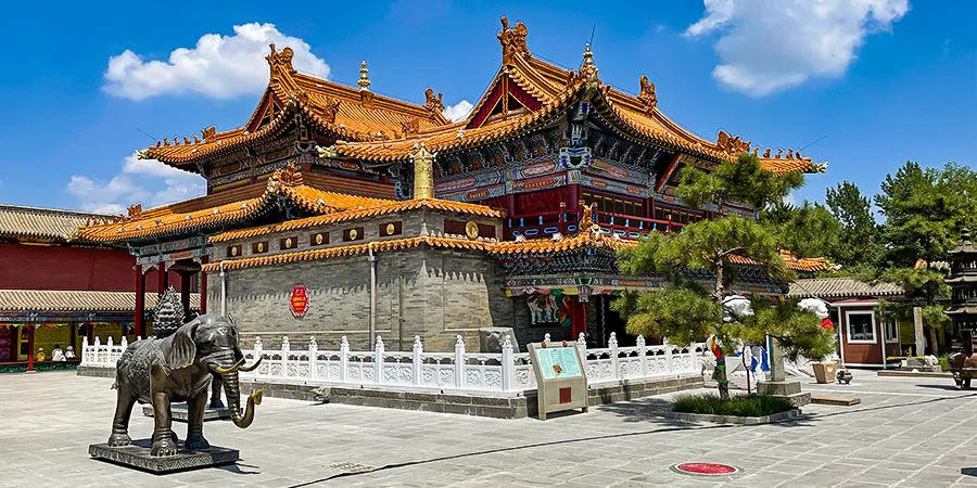 A Pleasant Day in Dazhao Temple