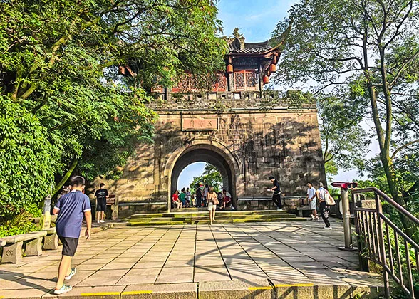 Warm Temperatures in Dujiangyan
