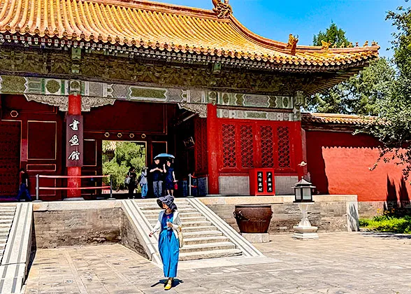 Literary Glory Hall Near the Gate