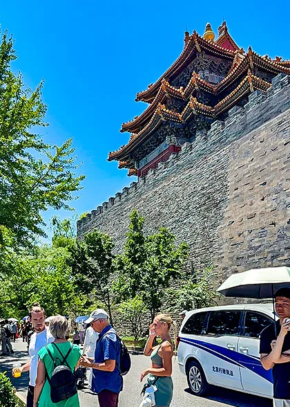 Way from East Prosperity Gate to the Entrance
