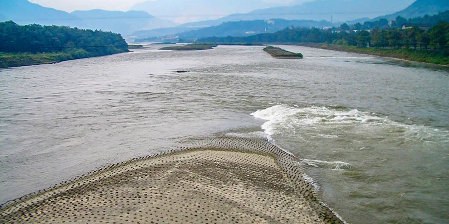 Fish-mouth Water-dividing Dike