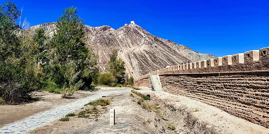 Overhanging Great Wall, Gansu