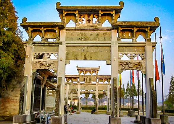 Memorial Archway in Huangshan