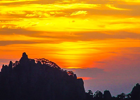 Sunrise above Huangshan Mountain
